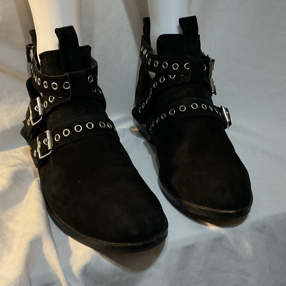 Musse & Cloud Black Strappy Women's Shoes - Picture 2 of 5